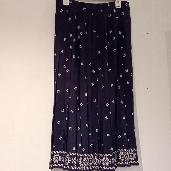 Chaus navy blue skirt set - Picture 5 of 8